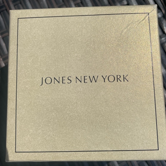 Jones New York Rhinestone Pin - Picture 4 of 4